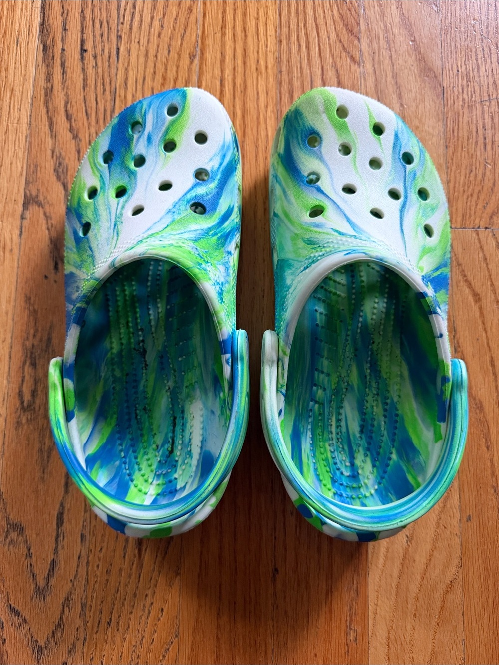 CROCS Kids Marble-Print Blue & Green Sandals - Sz J6